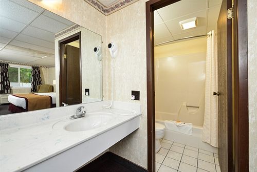 Howard Johnson By Wyndham West Yarmouth Cape Cod Екстер'єр фото